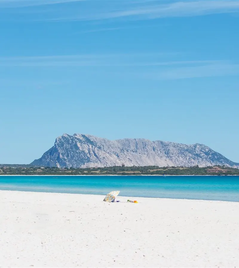 The long white ribbon of La Cinta beach in San Teodoro