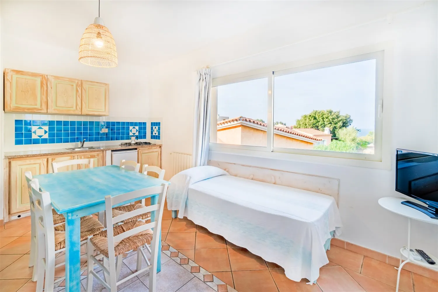 Three-room apartment with panoramic sea view